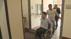 Na výletě spadl na chlapce náhrobek. Dostane skoro 9 milionů