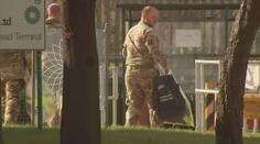 Británie je stále bez benzínu, hrozí i nedostatek jídla. Zasáhla armáda