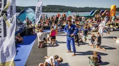 Krpálek na Lipně vyučoval judo. Neumannovou hodil na zem, ukázal základní chvat