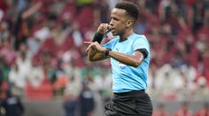 Spojené státy pod palbou kritiky. Elitního rozhodčího před MS nepustily do země