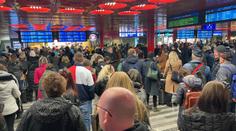 Kolaps na železnici: Poškozená trolej na hlavním nádraží v Praze zastavila provoz vlaků