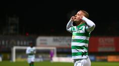 Další skandál ve Skotsku. Legenda Celticu kopla dýmovnici mezi fanoušky
