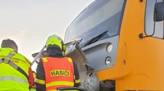 Na Kutnohorsku se srazil vlak s autem, jeden člověk na místě zemřel