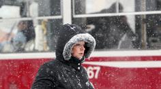 Tuhé mrazy komplikují dopravu: Praskají koleje, zamrzají řeky