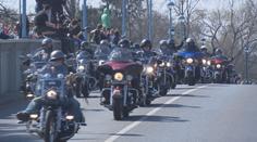 Velkolepé zahájení sezóny: Do Poděbrad se sjelo 6 tisíc motorek