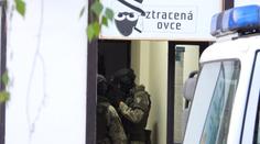 Před lety tu mladík vyvraždil rodinu, teď byla policie v domě hrůzy znovu