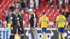 Za chyby se pyká. FAČR tvrdě potrestala sudího Černého i jeho kolegu u videa