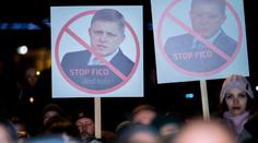 Demonstrace před slovenským úřadem vlády. Opozici vadí zrušení speciální prokuratury
