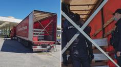 Asi mám někoho v kamionu, varoval policisty řidič. U nákladu byli čtyři běženci