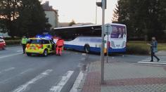 Seniorka (88) skončila pod koly autobusu. Na místě zemřela