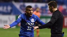 Vydrží Dočkal déle? Přes obří plat prý utíká Tévez z Číny po 8 týdnech