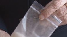 Zaměstnanci roudnického supermarketu našli kokain. Byl ukrytý v bedně s ovocem