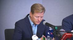 Slzy, pomalá řeč a smutný výraz. Miliardář Písařík poprvé na veřejnosti