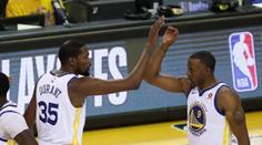 Philadelphia i Golden State slaví postup, Boston ho musí potvrdit