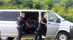 U Brna chytli auto plné uprchlíků! Snažili se dostat do Německa