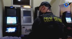 Tajná herna jako z filmu! Policie ji našla v baru za falešnou zdí!