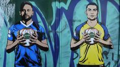 Umělec nakreslil na San Siro krvavého Ronalda i Neymara. Jeho dílo odstranili