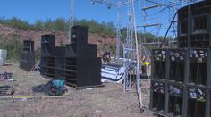 U Kryr se sjíždí stovky lidí na "oslavu". Město se děsí technoparty
