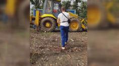 Muž vysával naftu z pracovních strojů. Ukradl více než 1300 litrů