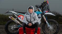 Libor Podmol se připravuje na Dakar. Motorku si bude opravovat sám