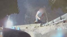Cyklista skončil po nehodě v řece. Z vody ho museli vytáhnout hasiči