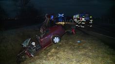 Tragédie u Čáslavi. Auto narazilo z boku do vlaku. Řidič nepřežil