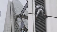 Francouzskému Spider-Manovi hrozí pokuta, vyšplhal na mrakodrap ve Frankfurtu