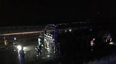 Autobus na dálnici zachvátil požár, cestující skončili na hasičárně