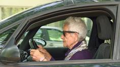 Kdo si připlatí za povinné ručení: Mladí za nezkušenost, senioři za věk