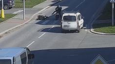 Motorkář na Náchodsku srazil chodce. Na silnicích bude rušněji, varuje policie