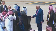 Trump dorazil do Rijádu. Jednat chce o obchodu a investicích