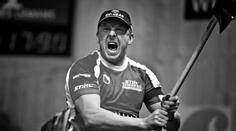 Při práci v lese zemřel dřevorubec Komárek, šampion v timbersportu