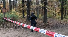 Policie našla u lesíka lidské kosti. Patřily muži, poznáváte jeho oblečení?