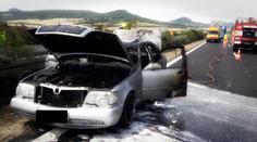 Auto na plyn začalo hořet za jízdy na dálnici D8. Nebyl to první případ!