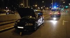 Řidič v BMW chtěl ujet strážníkům, po nehodě skončil v poutech