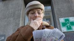 Pozor! Před Vánocemi se mění termín výplaty důchodů