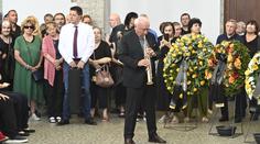 Pohřeb Jiřího Krampola: Slováček zahrál, Cibulka zkritizoval rodinu a kamarády