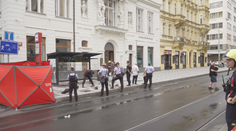 Obětí pádu římsy v Praze je ukrajinský chirurg. Zanechal po sobě tři děti