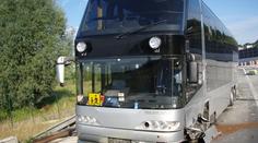 Autobus, ve kterém jelo 69 dětí, vletěl u Frýdku do svodidel!