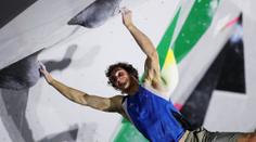 Sportovní lezení má premiéru: Ondra ve své disciplíně spadl, ale jde dál