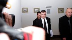 Rath chtěl být vydán k trestnímu stíhání. Výbor to doporučil
