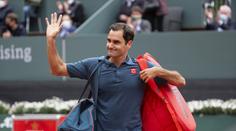 Federer se vítězně na kurty nevrátil, v Ženevě prohrál ve třech setech