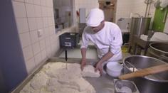 VÍKEND: Jak vzniká italský sýr mozzarela