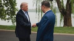 Si Ťin-pching provedl Trumpa centrem moci. Jednali o světových krizích