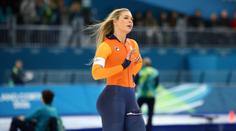 Krásná olympijská šampionka draží svůj zlatý dres. Pomůže klubu, kde začínala