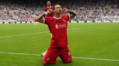 Liverpool otočil zápas i v deseti, body zachraňoval Núñez. Zvítězili i Citizens
