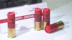 Moderní bojiště: Veletrh v Německu předvedl nové typy munice proti dronům