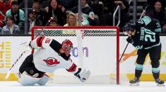 Kandidát na zákrok roku? Proč ne rovnou tři? Markström v bráně Devils čaroval