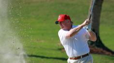 Hraje Trump golf příliš často? Jsou to přitom pořádné manévry!