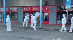 V Praze někdo odpálil bankomat. Pachatelé si na koloběžkách odvezli 300 tisíc